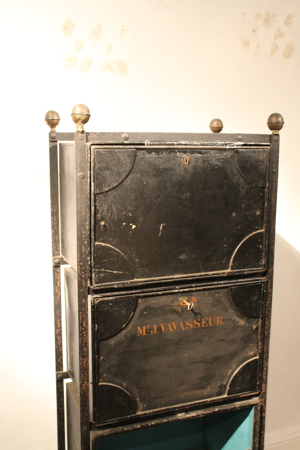 carriage travel lockers - metal