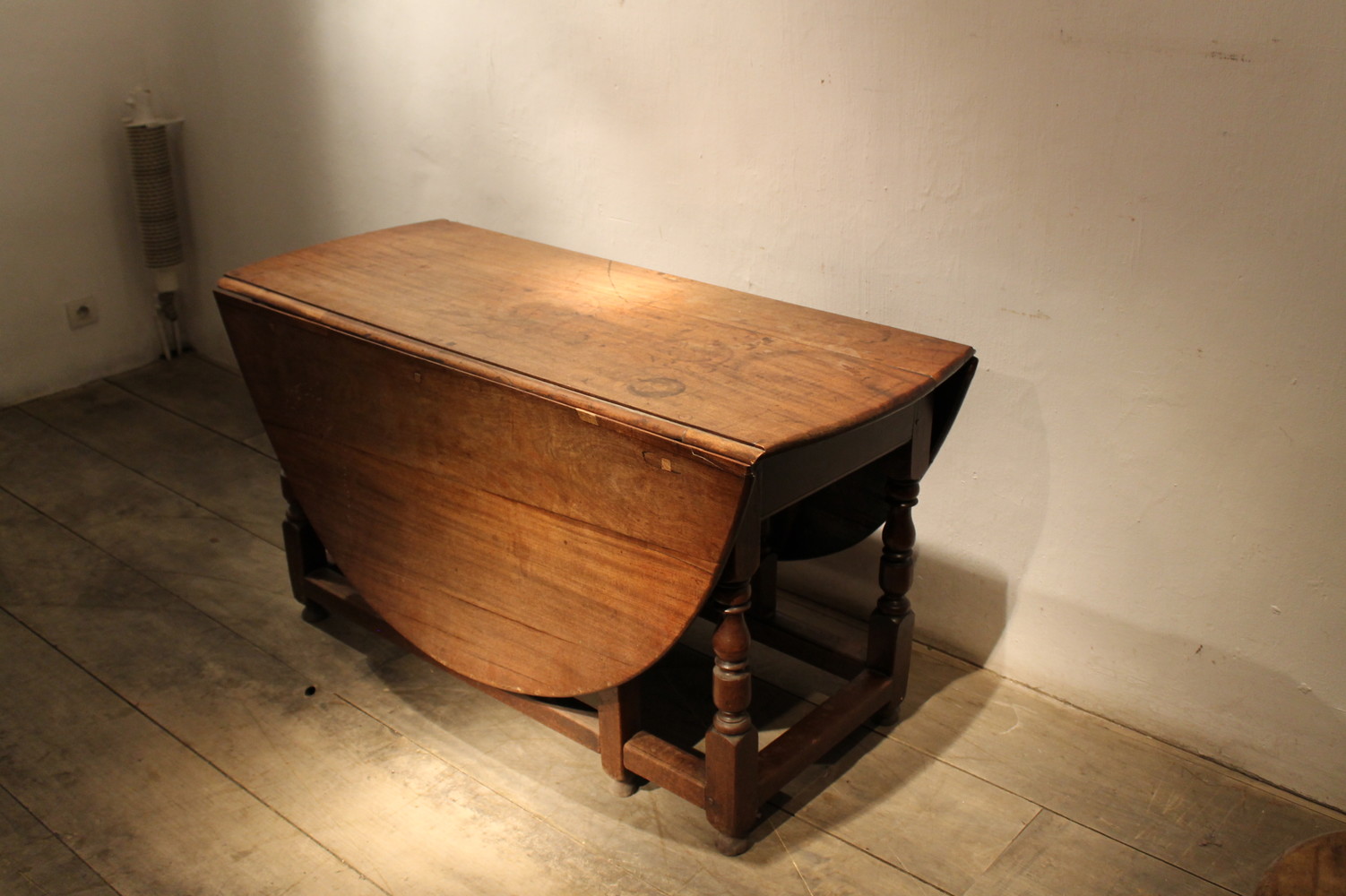 Epoque 18th century Mahogany Georgian gateleg table