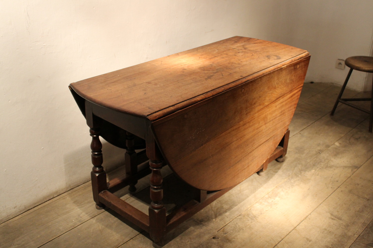 Epoque 18th century Mahogany Georgian gateleg table