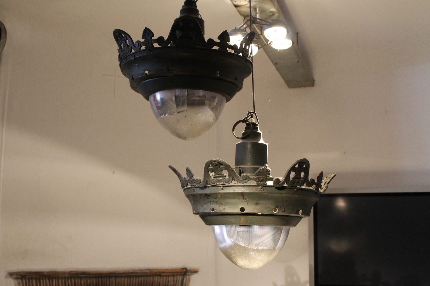 pair industrial lamps (2)