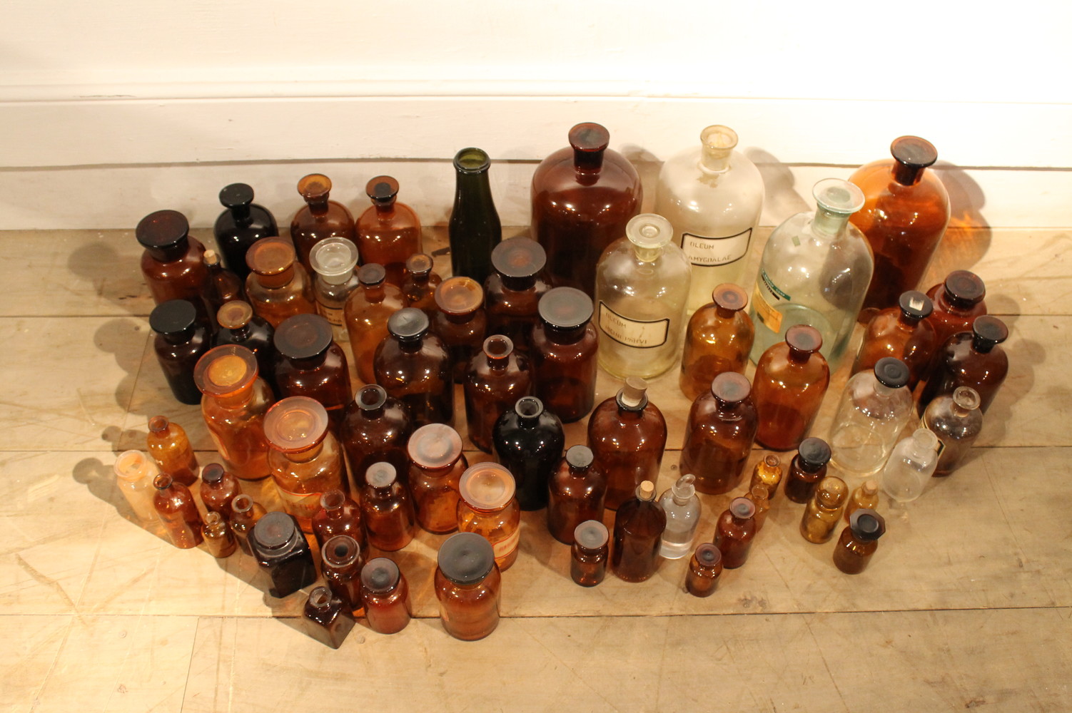 selection  pharmacists jars (100)