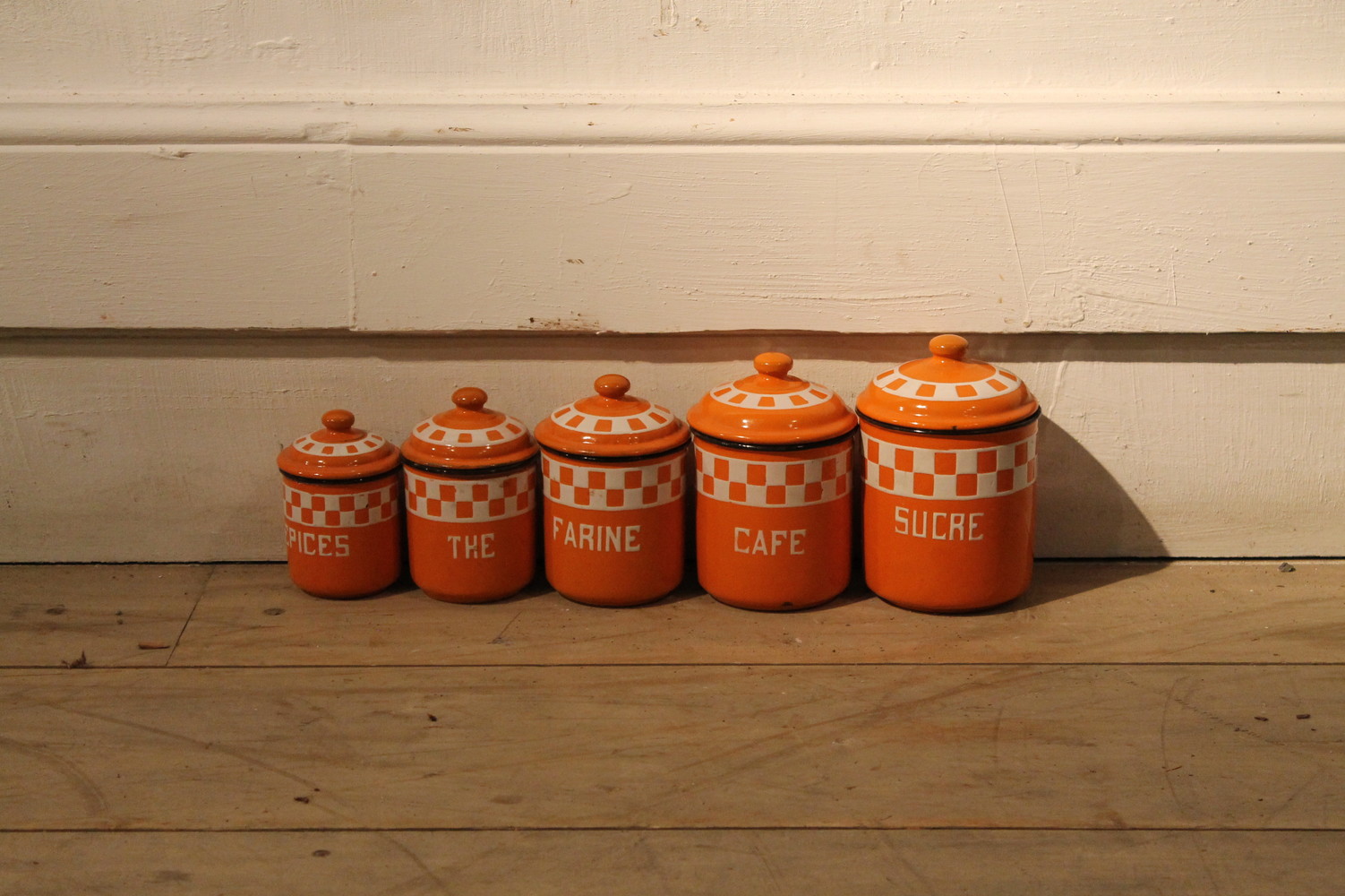 Set of 5 emaille kitchen bowls