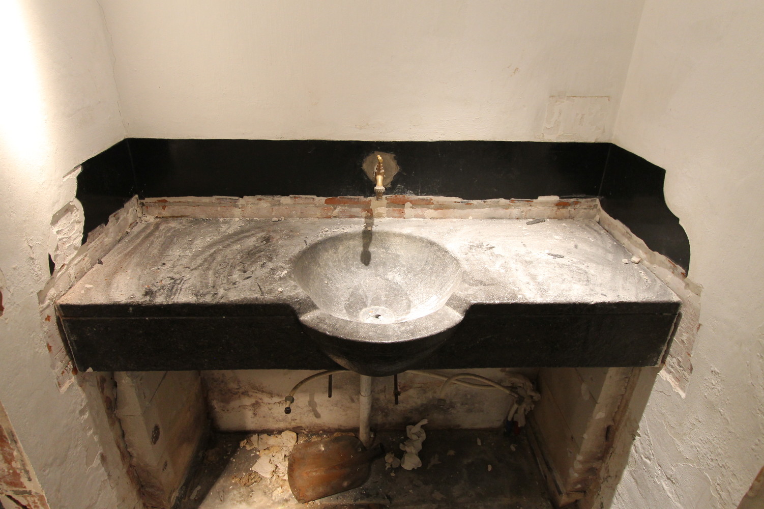 sink bluestone