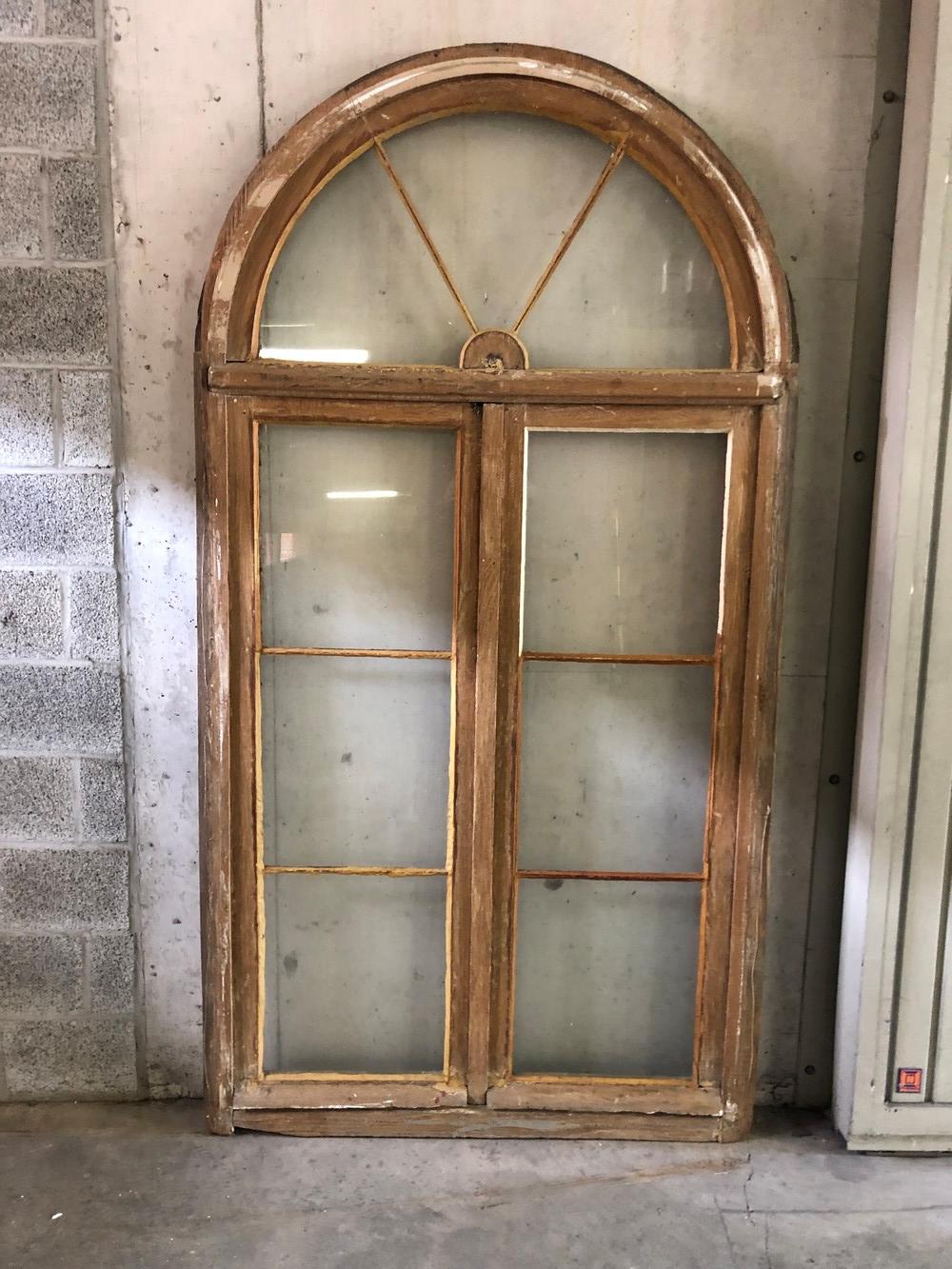  window with rounded head